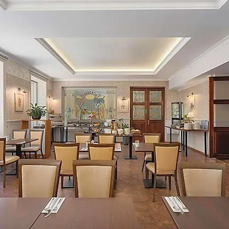 Hotel Radisson Old Town 4*