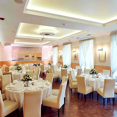 Hotel Radisson Old Town 4*