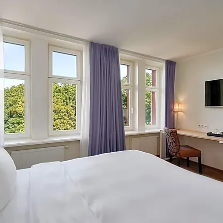 Radisson Old Town Hotel 4*